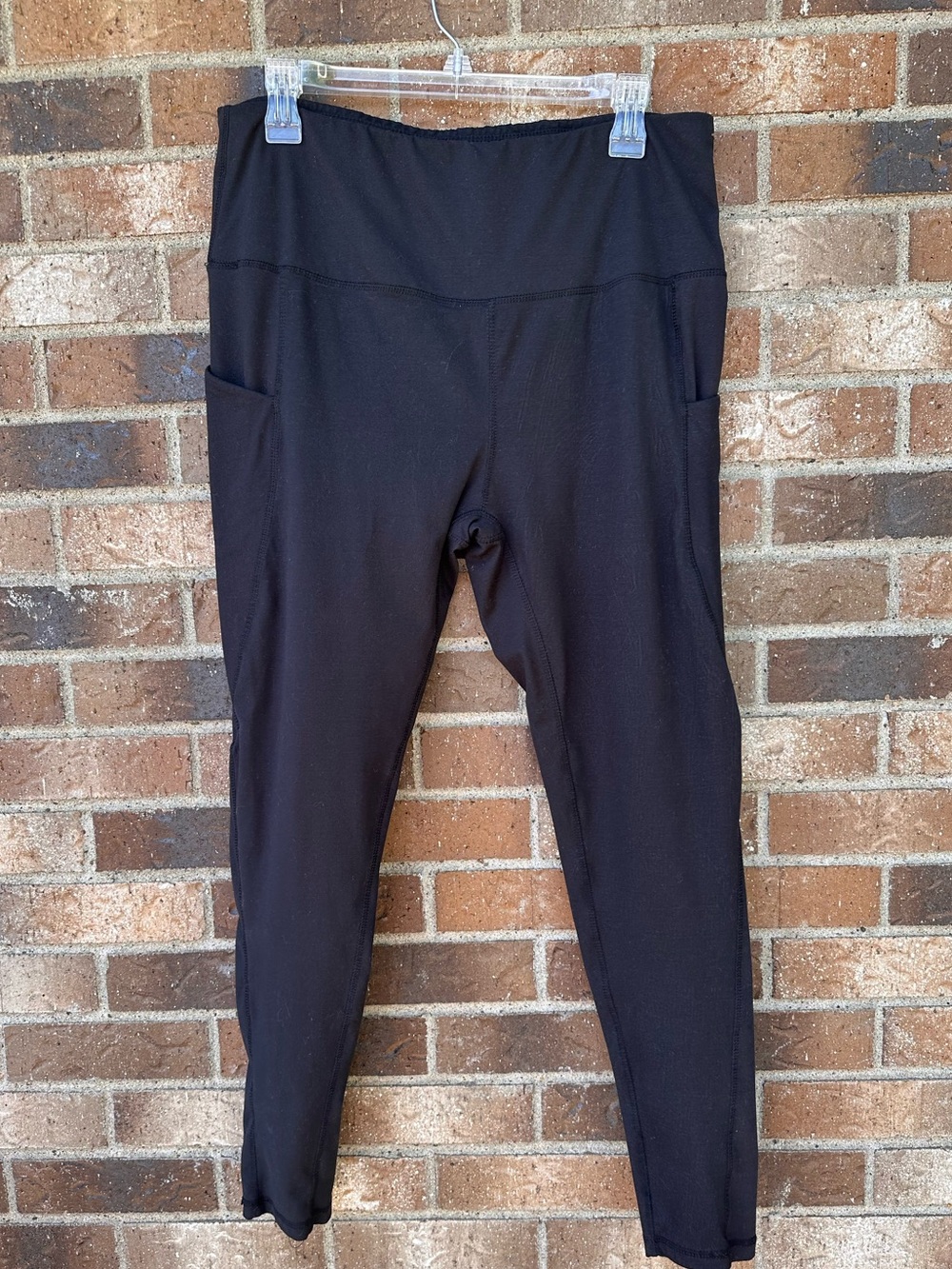 Black High-Waist Leggings with Side Pockets